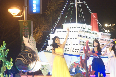 ສະຖານທີ່ທ່ອງທ່ຽວຫຼາຍແຫ່ງດຶງດູດນັກທ່ອງທ່ຽວເປັນຈຳນວນຫຼາຍໃນໂອກາດວັນພັກການ